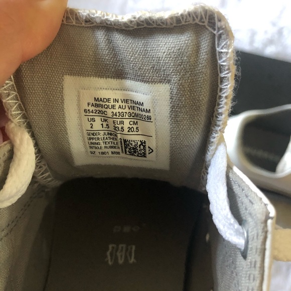 Converse - Picture 3 of 7